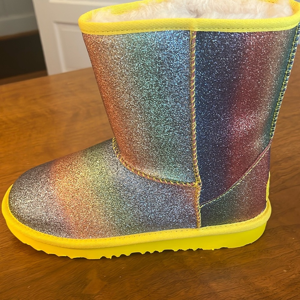 Ugg Classic II Boot Kids Size 4